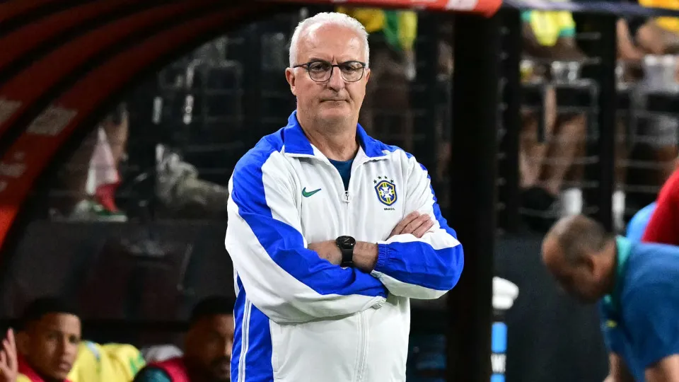 Comissão técnica da seleção vai à Europa observar jogadores para convocação